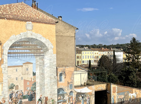 Maison de village  vendre Carcs (83570) : Idal pour faire un commerce avec logement au dessus, en plein centre ville !