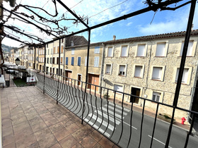Maison de village  vendre Carcs (83570) : Idal pour faire un commerce avec logement au dessus, en plein centre ville !
