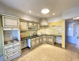 Maison de village  vendre Carcs (83570) : Idal pour faire un commerce avec logement au dessus, en plein centre ville !