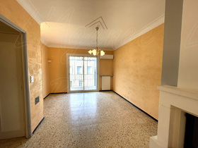 Maison de village  vendre Carcs (83570) : Idal pour faire un commerce avec logement au dessus, en plein centre ville !