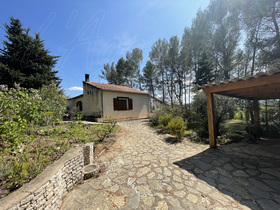 Villa / Proprit  vendre Cotignac (83570) : Proprit provenale, en position dominante, dans un trs bel environnement naturel.