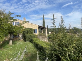 Villa / Proprit  vendre Cotignac (83570) : Maison au calme, avec une trs belle vue sur Notre Dame de Grce de Cotignac.