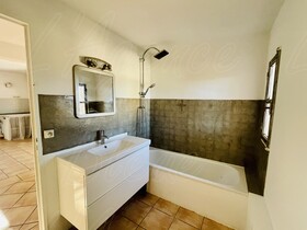 Villa / Propri�t� � vendre Cotignac (83570) : Maison au calme avec superbe vue sur Cotignac