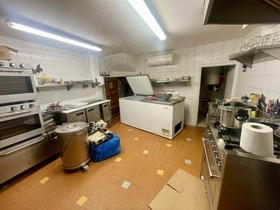 Maison de village � vendre Cotignac (83570) : Belle opportunit�, immeuble centre ville � r�nover en partie