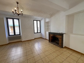 Maison de village  vendre Montfort sur Argens (83570) : Maison de village avec garage situe au centre du village