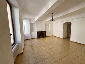 Maison de village  vendre Montfort sur Argens (83570) : Maison de village avec garage situe au centre du village