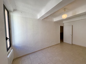 Maison de village  vendre Montfort sur Argens (83570) : Maison de village avec garage situe au centre du village