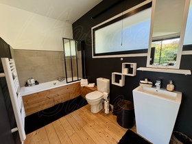 Villa / Propri�t� � vendre Carc�s (83570) : Maison contemporaine et autosuffisante, avec possibilit� de louer 2 studios