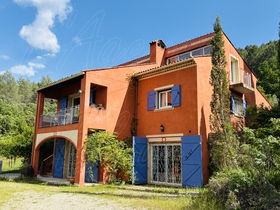 Villa / Proprit  vendre Carcs (83570) : Proprit sur plus de 3,6 Ha, avec plusieurs btis, vue splendide et calme absolu.