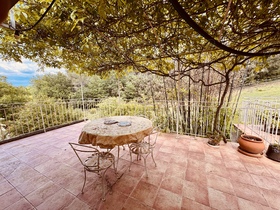 Villa / Proprit  vendre Carcs (83570) : Proprit sur plus de 3,6 Ha, avec plusieurs btis, vue splendide et calme absolu.