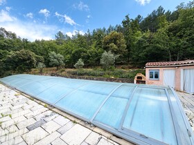 Villa / Proprit  vendre Carcs (83570) : Proprit sur plus de 3,6 Ha, avec plusieurs btis, vue splendide et calme absolu.