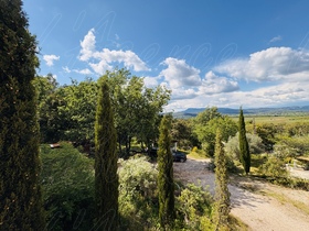 Villa / Proprit  vendre Carcs (83570) : Proprit sur plus de 3,6 Ha, avec plusieurs btis, vue splendide et calme absolu.