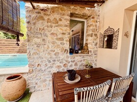 Maison de village � vendre Montfort sur Argens (83570) : Maison de village tr�s r�cente, avec jardin et piscine, en plein centre !