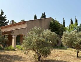 Villa / Propri�t� � vendre Cotignac (83570) : Cotignac, villa de 170 m� � r�nover, beau terrain
