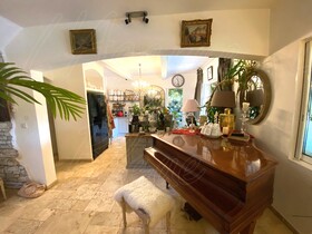 Villa / Proprit  vendre Cotignac (83570) : Maison rcente en position dominante,  pied du village.