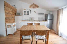 Maison de village � vendre Cotignac (83570) : Maison tr�s lumineuse situ�e au centre du village, enti�rement r�nov�e, avec garage.