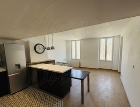 Appartement � vendre Cotignac (83570) : Appartement en plein centre village, r�nov� et tr�s lumineux.