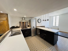 Appartement � vendre Cotignac (83570) : Appartement en plein centre village, r�nov� et tr�s lumineux.