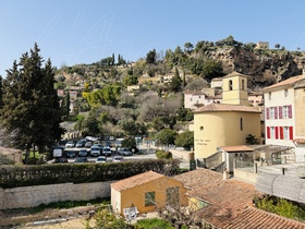 Appartement � vendre Cotignac (83570) : Appartement en plein centre village, r�nov� et tr�s lumineux.