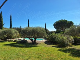 Villa / Propri�t� � vendre Cotignac (83570) : Tr�s belle villa de plein pied, en parfait �tat et sur grand terrain plat