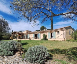 Villa / Propri�t� � vendre Cotignac (83570) : Tr�s belle villa de plein pied, en parfait �tat et sur grand terrain plat